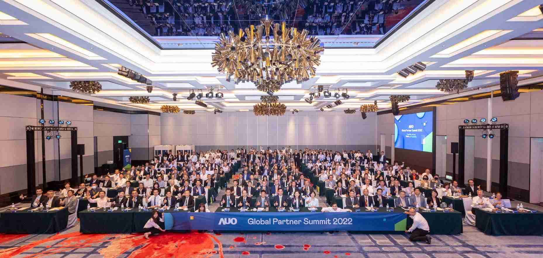 友達推動「安心、、、、創新、、、、用心、、、同心、、、盡心」五星職旅，，，，為菲籍員工打造全方位照護，，，首度贏得「人權實踐與發展領袖獎」殊榮