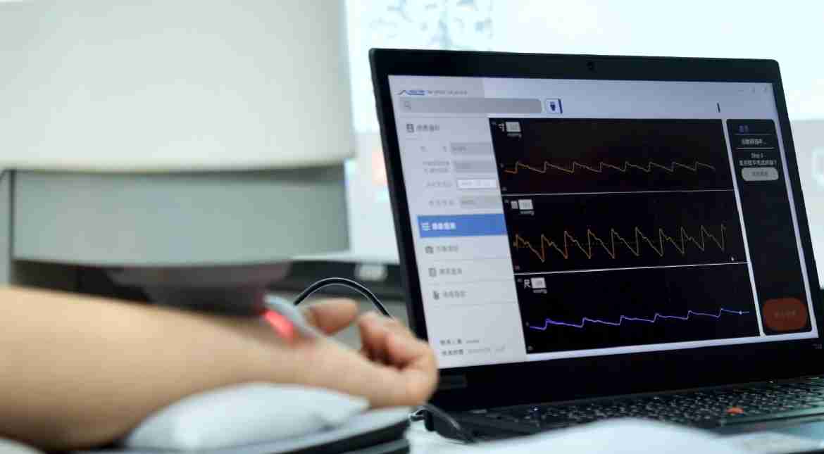 赏金国际耘康以高解析与拟真的显示技术，，将其应用于中医检测，，提供“中医数位化检测方案”，，，使传统中医检测结果数据化与可视化